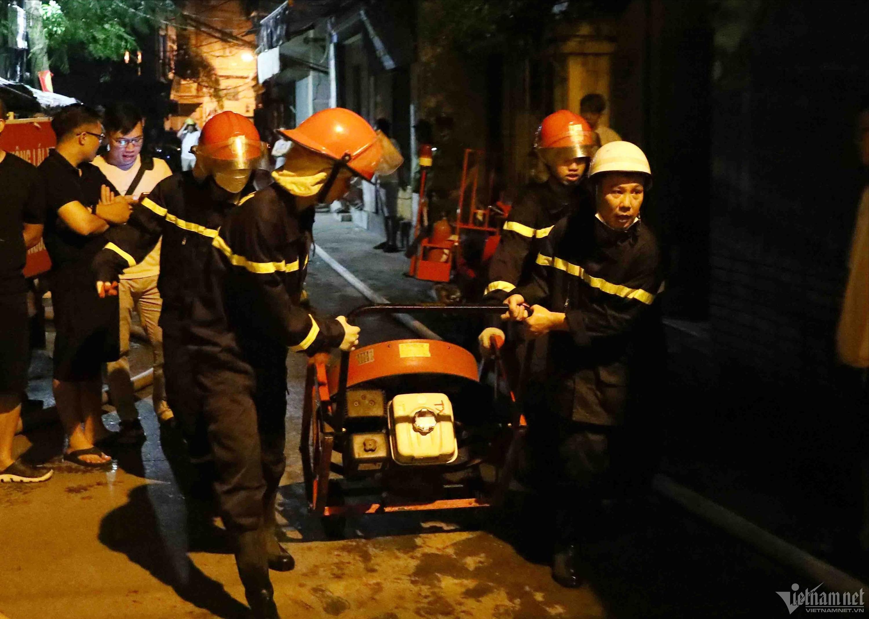 Cháy chung cư mini ở Hà Nội, nhiều người tử vong-8