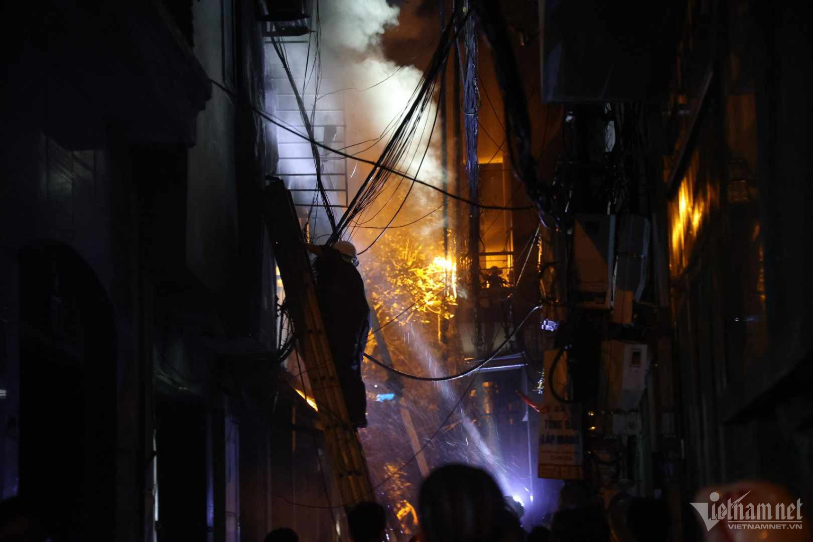 Cháy chung cư mini ở Hà Nội, nhiều người tử vong-10