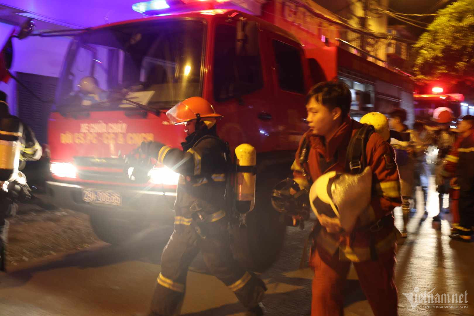 Cháy chung cư mini ở Hà Nội, nhiều người tử vong-9