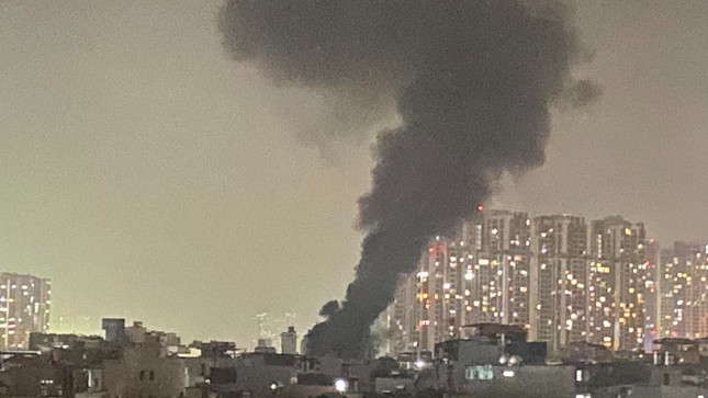 Hình ảnh hiện trường vụ cháy chung cư mini Hà Nội-1