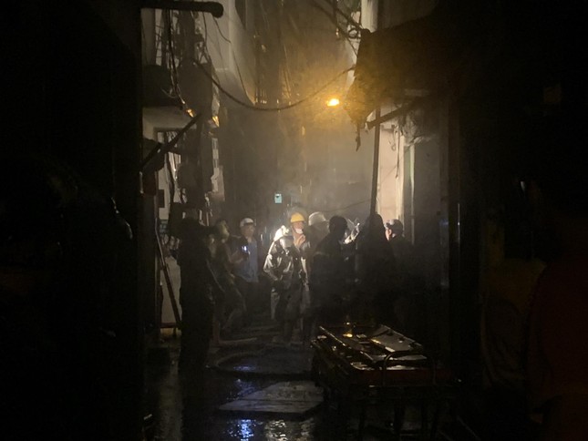 Hình ảnh hiện trường vụ cháy chung cư mini Hà Nội-4