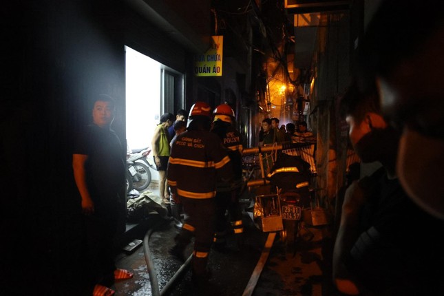 Hình ảnh hiện trường vụ cháy chung cư mini Hà Nội-6