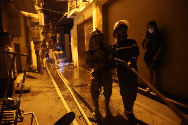 Hình ảnh hiện trường vụ cháy chung cư mini Hà Nội-8