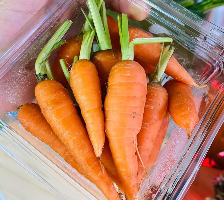Cà rốt tí hon có gì đặc biệt mà giá bán gấp 3 lần loại thường vẫn đắt hàng?-1
