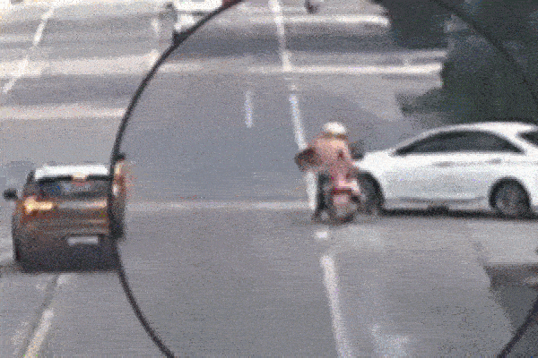 Clip: Gây tai nạn rồi bỏ chạy, tài xế ô tô bị truy đuổi 2km và cái kết