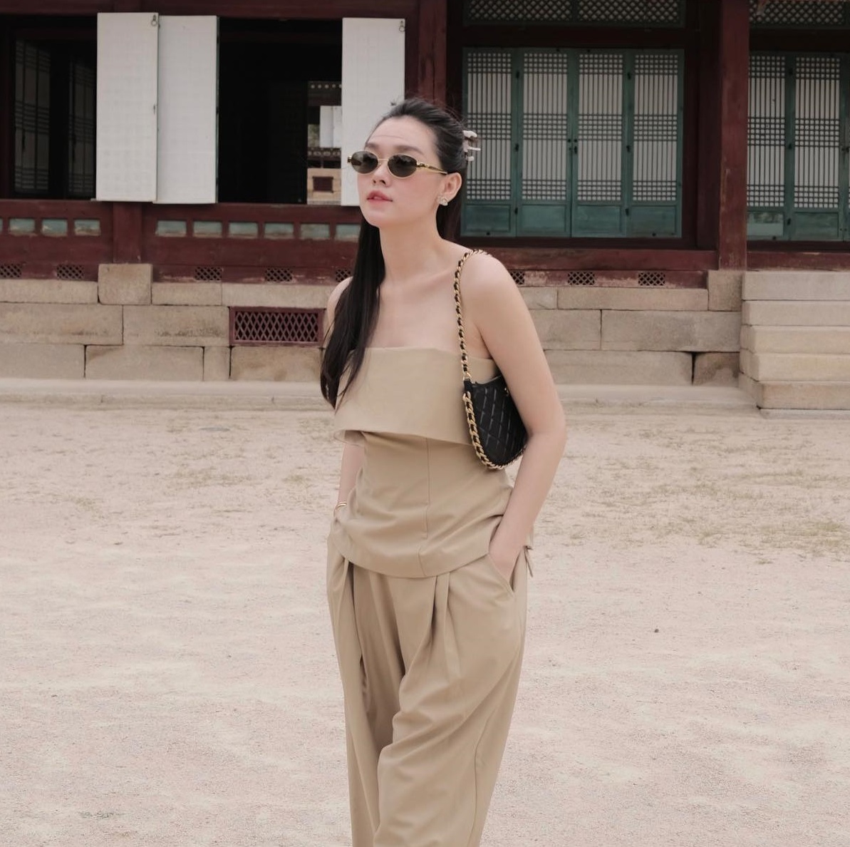 Diện trang phục màu trung tính trẻ trung, sang xịn mịn như Á hậu Tường San-1