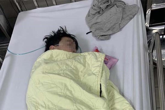 Vụ cháy chung cư mini ở Khương Hạ: Bé trai nằm một mình ở viện đã có bố đến nhận