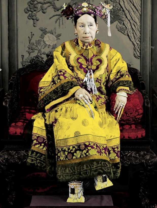 Loạt ảnh hiếm cách đây hơn 100 năm: Cận cảnh đôi giày dễ ngã” trị giá hơn 460 tỷ đồng của Từ Hi Thái hậu-1