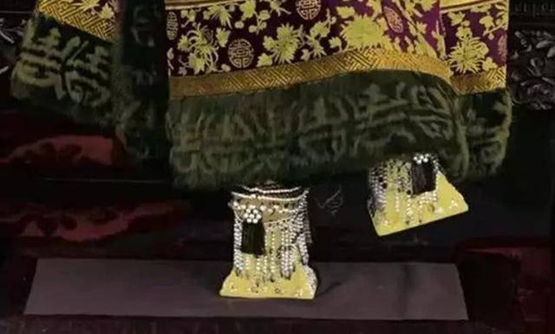 Loạt ảnh hiếm cách đây hơn 100 năm: Cận cảnh đôi giày dễ ngã” trị giá hơn 460 tỷ đồng của Từ Hi Thái hậu-5