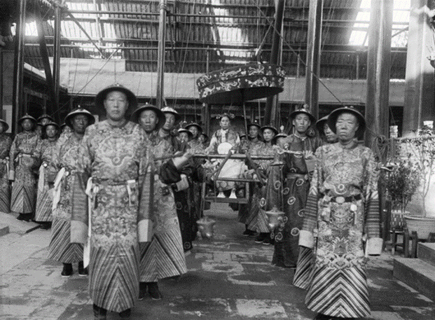 Loạt ảnh hiếm cách đây hơn 100 năm: Cận cảnh đôi giày dễ ngã” trị giá hơn 460 tỷ đồng của Từ Hi Thái hậu-10