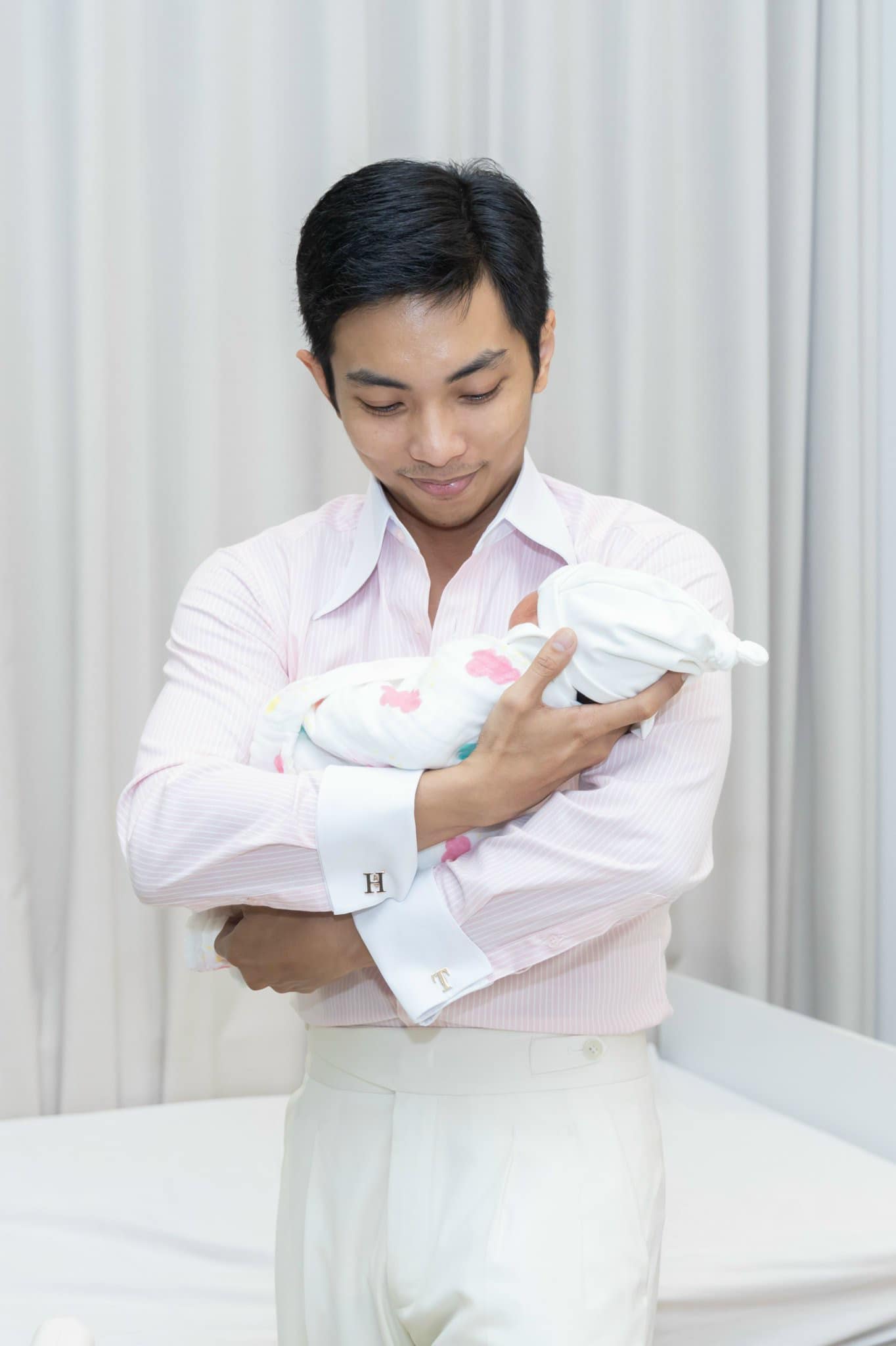 2 con của Khánh Thi nhất quyết đòi theo mẹ đi đẻ, nói 1 câu khiến mẹ xúc động nghẹn ngào-6