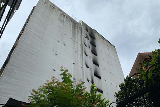 Chung cư mini vừa cháy có thiết kế kiểu 'giam' người ở