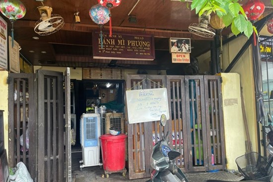 Vụ ngộ độc sau khi ăn bánh mì Phượng: Số bệnh nhân đã lên hơn 90 người