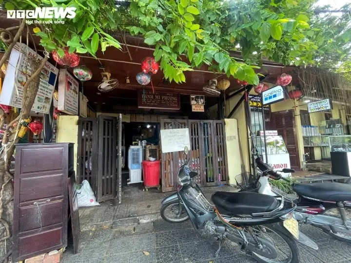 Hơn 50 người ngộ độc sau khi ăn bánh mì Phượng: Nơi sơ chế không đảm bảo vệ sinh-1