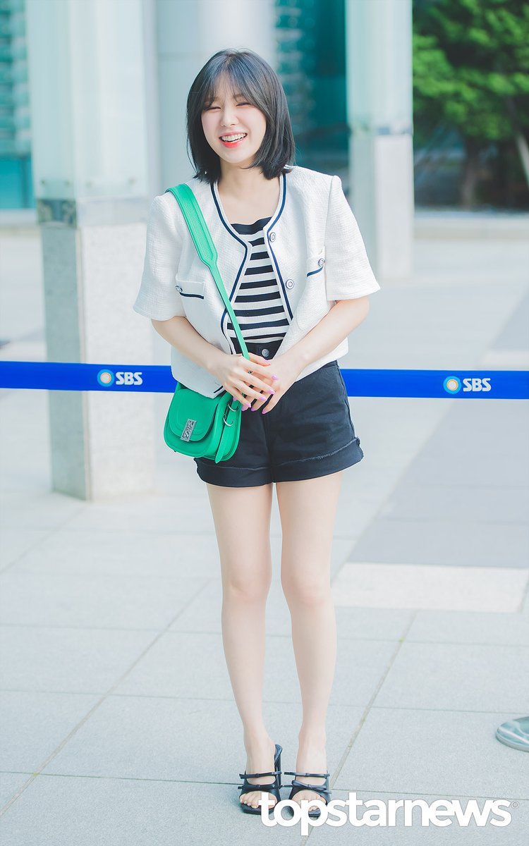 Wendy gợi ý 10 cách diện đồ trẻ trung cho nàng tóc ngắn-3