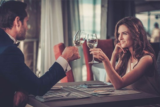 Cô gái chỉ muốn hẹn hò với một anh chàng giàu có, lý do cô đưa ra có vẻ hợp lý