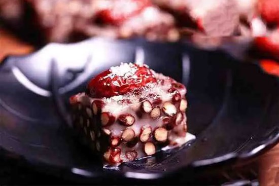 Dùng 2 nguyên liệu làm món ăn bổ máu, giúp chị em có làn da trắng sáng, mịn màng