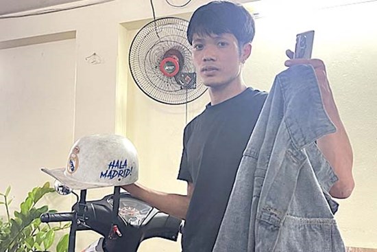 Shipper dùng búa phá cửa cứu người vụ cháy chung cư mini: Cũng sợ chứ nhưng hoàn cảnh nguy cấp!