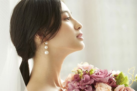 Chao đảo khi chồng hôn bạn thân ngay trong ngày cưới