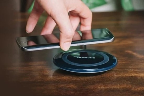 Sạc không dây có làm hỏng điện thoại không?