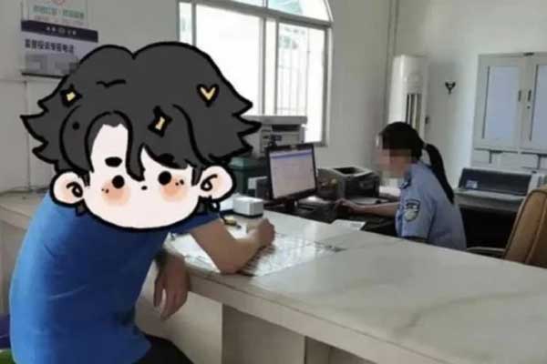 Bị bạn gái cũ lừa nuôi con tu tú 4 năm, ông bố còn bị bắt giam vì thương con-1