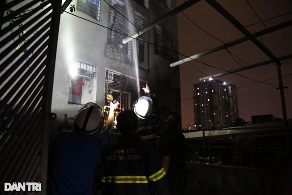 Người nhện cứu 10 người thoát khỏi vụ cháy chung cư mini ở Hà Nội-2