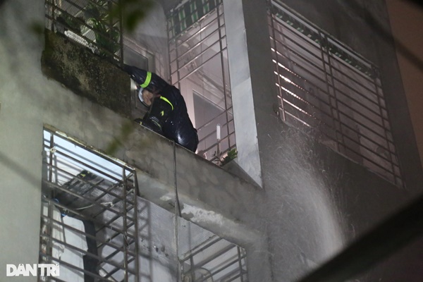 Người nhện cứu 10 người thoát khỏi vụ cháy chung cư mini ở Hà Nội-5