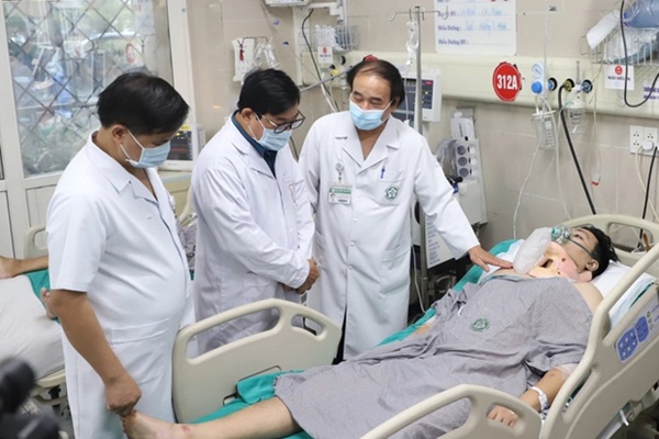 6 nạn nhân vụ cháy chung cư mini tiên lượng nặng, nguy kịch-1