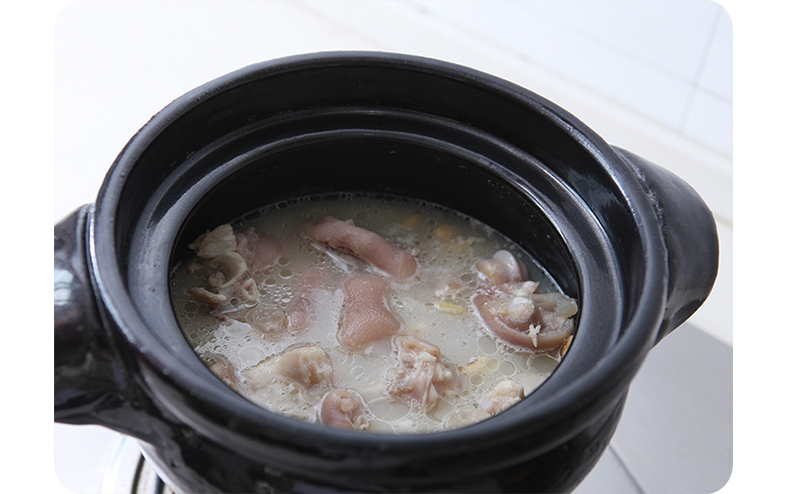 Cách nấu món canh móng giò hầm đậu nành tốt cho sức khỏe và sắc đẹp-4