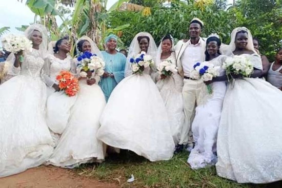 Người đàn ông cưới 7 vợ cùng một ngày, trong đó có 2 chị em ruột