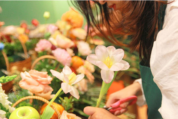 Kỳ lạ loại hoa làm từ thứ vứt đi, giá bán lên đến 150.000 đồng/bông-4