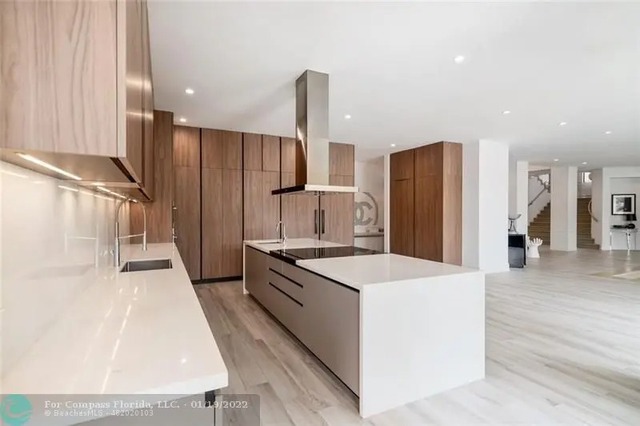 Messi chi 260 tỷ mua biệt thự ở Mỹ: Rộng 10.000m2, có 8 phòng ngủ, 9 phòng tắm-4