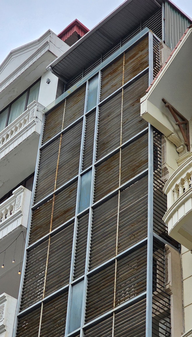 Cận cảnh công trình nhiều vi phạm khác của chủ chung cư mini bị cháy: Chuồng cọp kín bưng, nằm sâu trong ngõ nhỏ-8