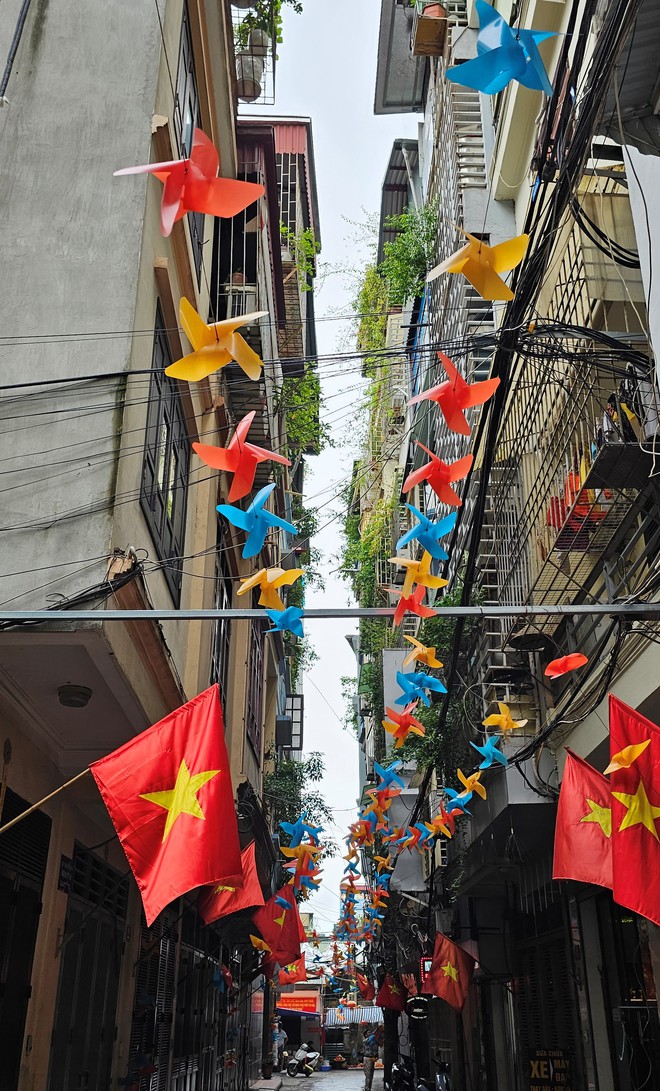 Cận cảnh công trình nhiều vi phạm khác của chủ chung cư mini bị cháy: Chuồng cọp kín bưng, nằm sâu trong ngõ nhỏ-5