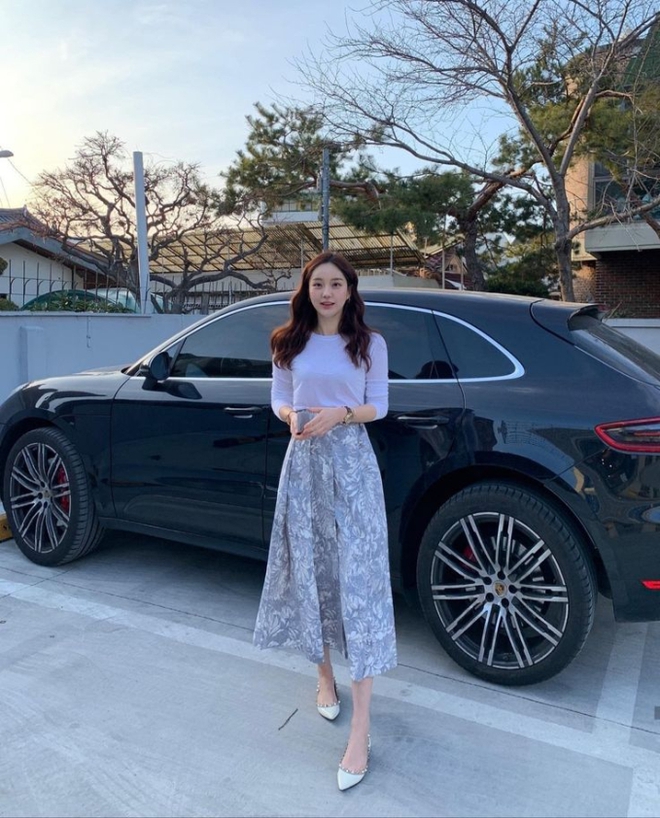 5 kiểu áo rất hợp để phối cùng chân váy dài-10