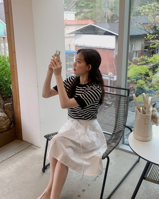 5 kiểu áo rất hợp để phối cùng chân váy dài-6