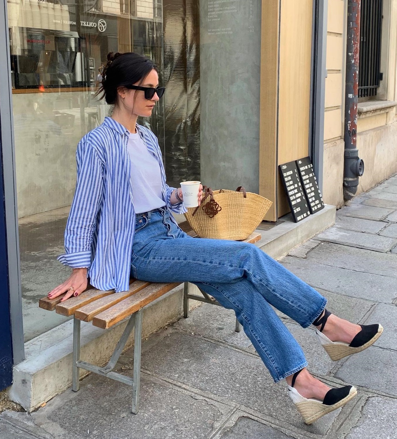 Phụ nữ Pháp biến hóa sang xịn mịn với áo sơ mi kẻ sọc-2