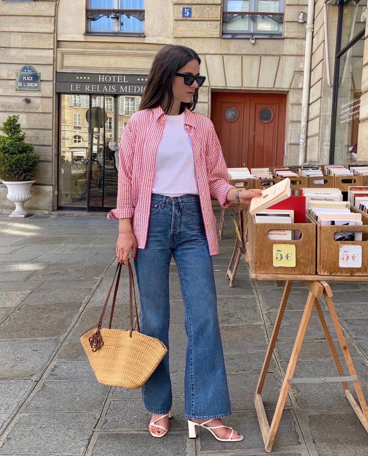 Phụ nữ Pháp biến hóa sang xịn mịn với áo sơ mi kẻ sọc-10