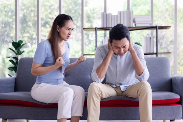 Vợ nổi giận mỗi khi nghe tôi nhắc tới chị hàng xóm-1