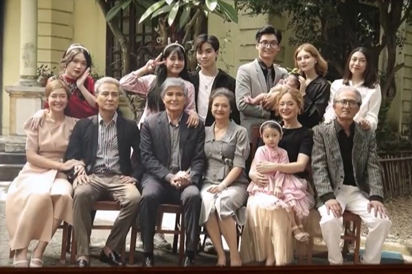 Nữ chính gây ám ảnh vì nhan sắc biến dạng, ngoài đời khác xa ảnh trên mạng khiến dân tình hoang mang-8