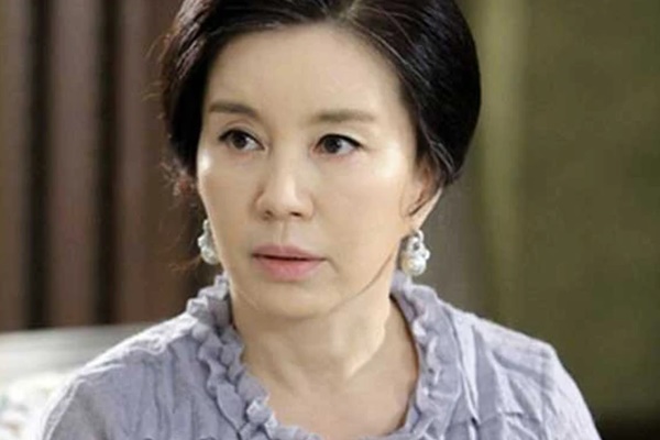 Không ưa bạn gái của anh tôi, mẹ nêu 2 điều kiện nếu làm được mới cưới-1