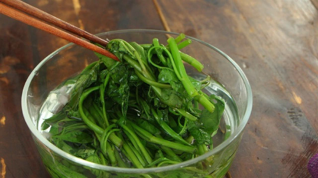 Loại gia vị đặc biệt tạo nên món rau muống xào giòn thơm mà nhiều người chưa biết-3