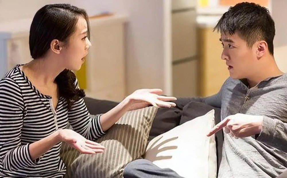 Giật mình vì món quà bạn gái cũ trả lại chồng tôi trong ngày cưới-1