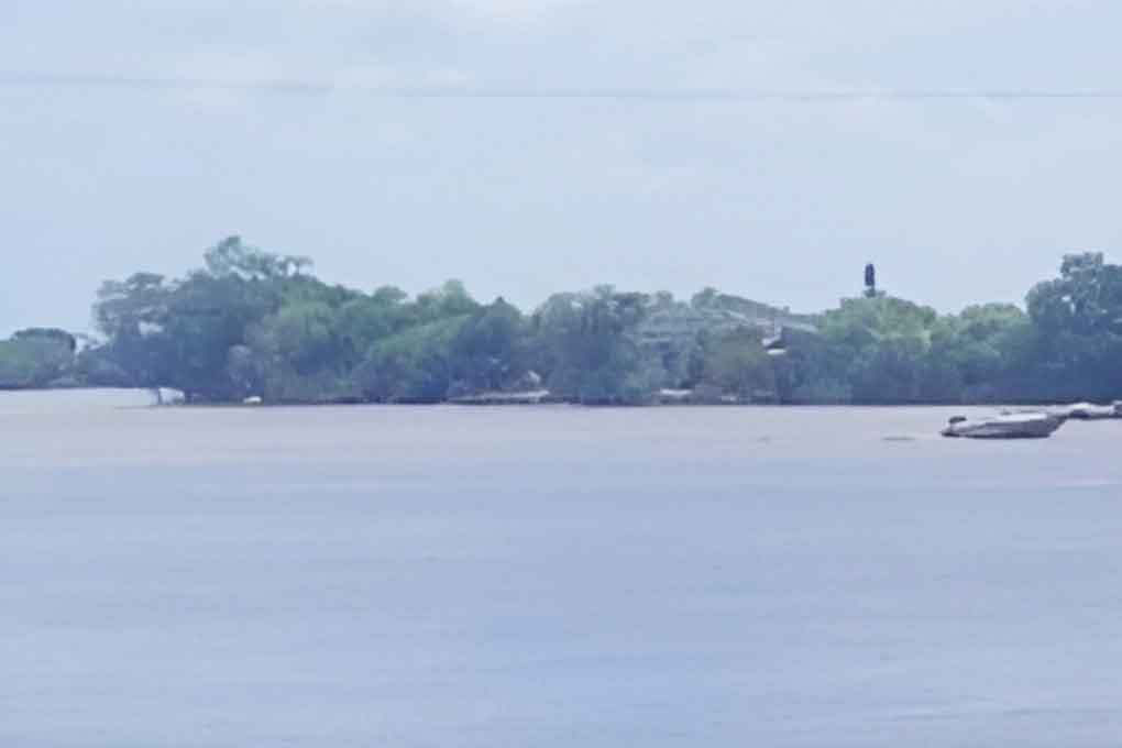 Cướp tiền vàng chưa đủ, bắt nạn nhân nấu mì gói ăn no mới bỏ đi-1