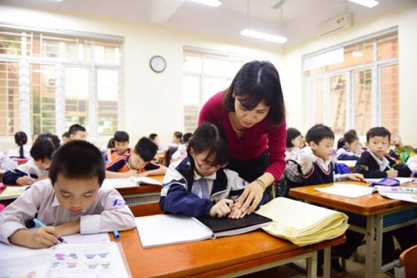Thu tiền đầu năm học, giáo viên chủ nhiệm chúng tôi cũng khổ lắm-1