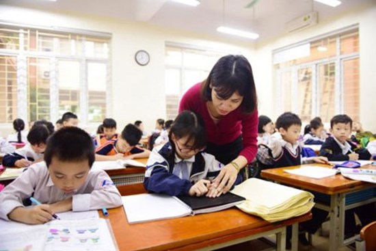 Thu tiền đầu năm học, giáo viên chủ nhiệm chúng tôi cũng khổ lắm