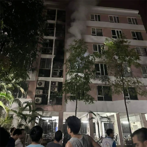Hà Nội: 5 người thoát khỏi căn chung cư cháy lúc rạng sáng-2