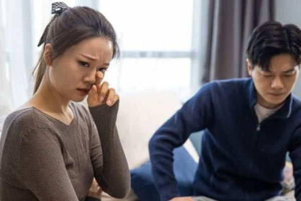 Vợ thu nhập cao hơn mình, chồng tôi khó chịu ra mặt-2