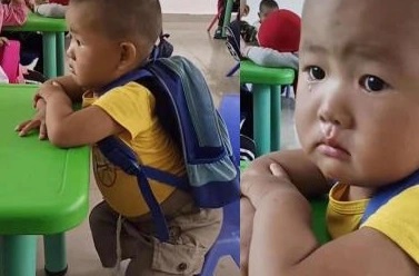 Ngày đầu tiên đi học, cậu bé rưng rưng nước mắt, lại còn có mưu đồ khiến bố mẹ không thể nhịn cười-1