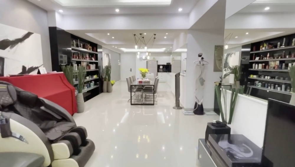 Sống hạnh phúc bên chồng Việt kiều và con riêng, Xuân Lan sở hữu chiếc tủ đặc biệt trong căn hộ hạng sang-10